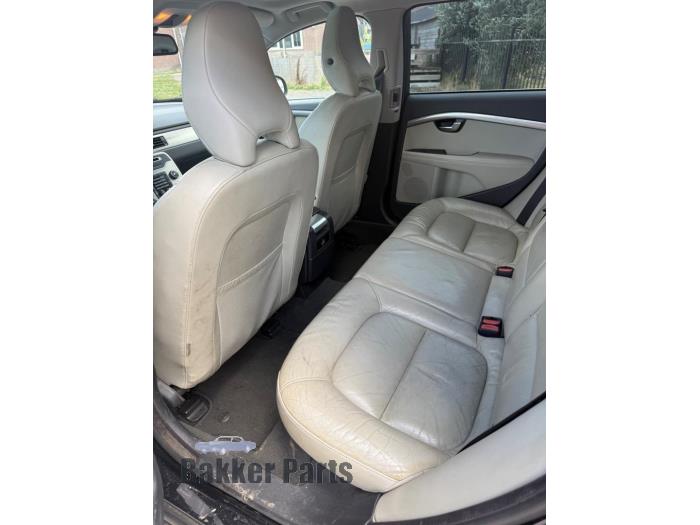 Volvo V70 1.6 T4 16V Vehículo de desguace (2011, Negro)