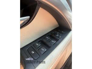 Volvo V70 1.6 T4 16V Vehículo de desguace (2011, Negro)