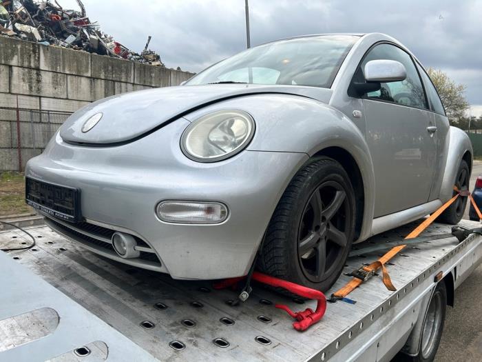 Volkswagen New Beetle 1.6 Samochód złomowany (2000, Srebrny, Antracytowy)