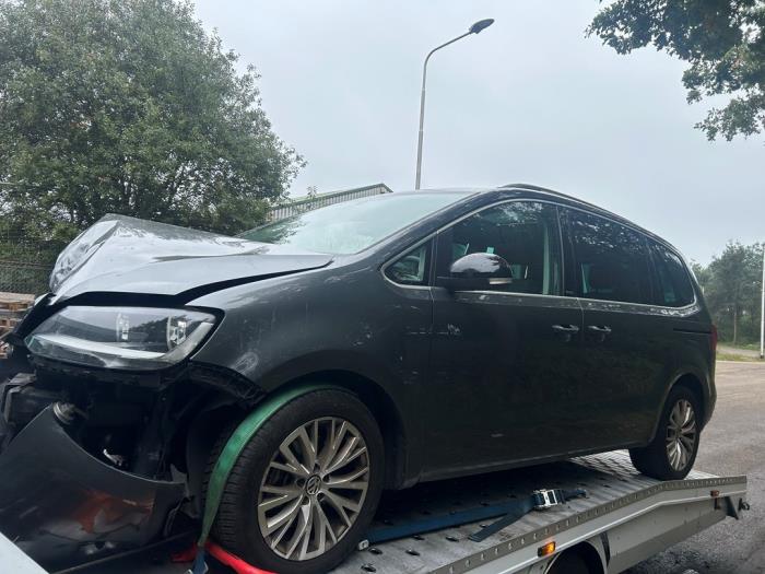 Volkswagen Sharan 1.4 TSI 16V Schrottauto (2012, Silbergrau)