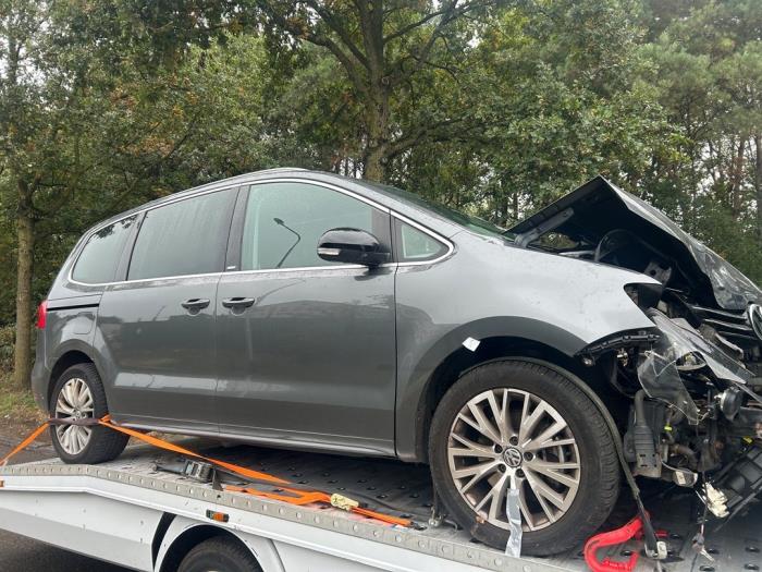 Volkswagen Sharan 1.4 TSI 16V Schrottauto (2012, Silbergrau)