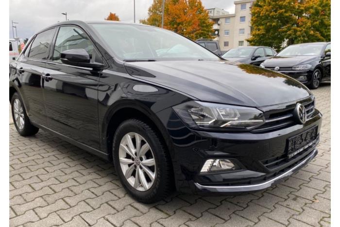 Volkswagen Polo VI 1.0 TSI 12V Skrotfordon (2018, ZWART C9X)