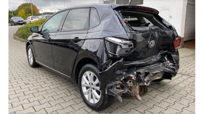 Volkswagen Polo VI 1.0 TSI 12V Skrotfordon (2018, ZWART C9X)