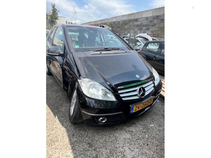 Mercedes A 1.7 A-170 5-Drs. Vehículo de desguace (2008, Metálico, Negro)