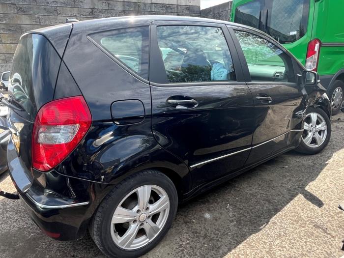 Mercedes A 1.7 A-170 5-Drs. Vehículo de desguace (2008, Metálico, Negro)