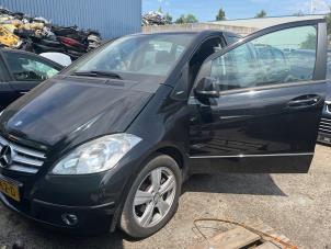 Mercedes A 1.7 A-170 5-Drs. Vehículo de desguace (2008, Metálico, Negro)