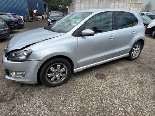Volkswagen Polo V 1.2 TDI 12V BlueMotion Vehículo de desguace (2012, Moondust, Moonmist, Gris ratón, Gris plateado)