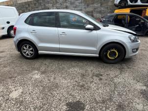 Volkswagen Polo V 1.2 TDI 12V BlueMotion Vehículo de desguace (2012, Moondust, Moonmist, Gris ratón, Gris plateado)