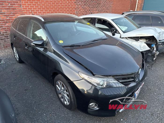 Toyota Auris Touring Sports 1.4 D-4D-F 16V Vehículo de desguace (2013, Negro)