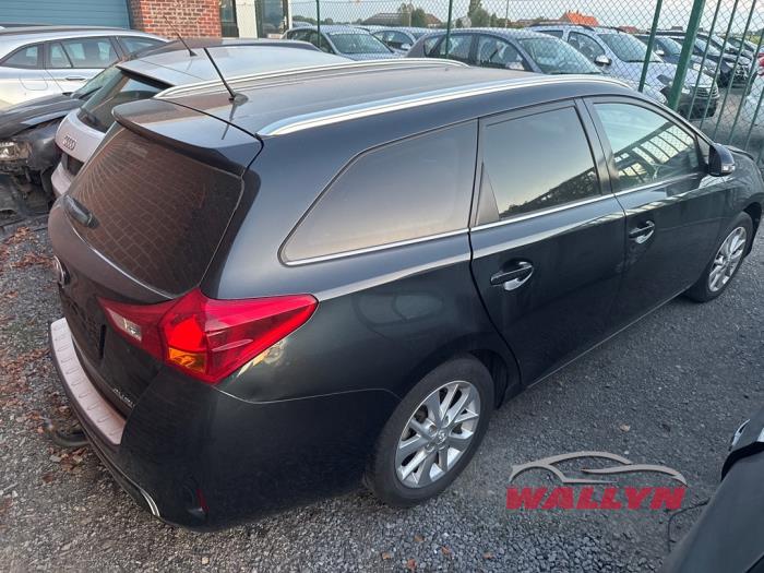Toyota Auris Touring Sports 1.4 D-4D-F 16V Vehículo de desguace (2013, Negro)