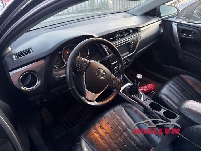 Toyota Auris Touring Sports 1.4 D-4D-F 16V Vehículo de desguace (2013, Negro)