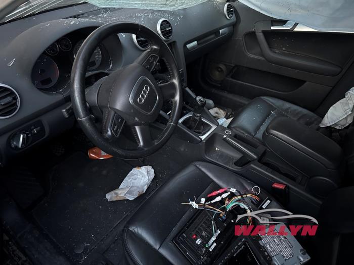 Audi A3 Sportback 1.6 TDI 16V Épave (2010, Gris)