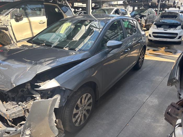 Seat Leon 1.2 TSI Ecomotive 16V Vehículo de desguace (2016, Metálico, Gris)