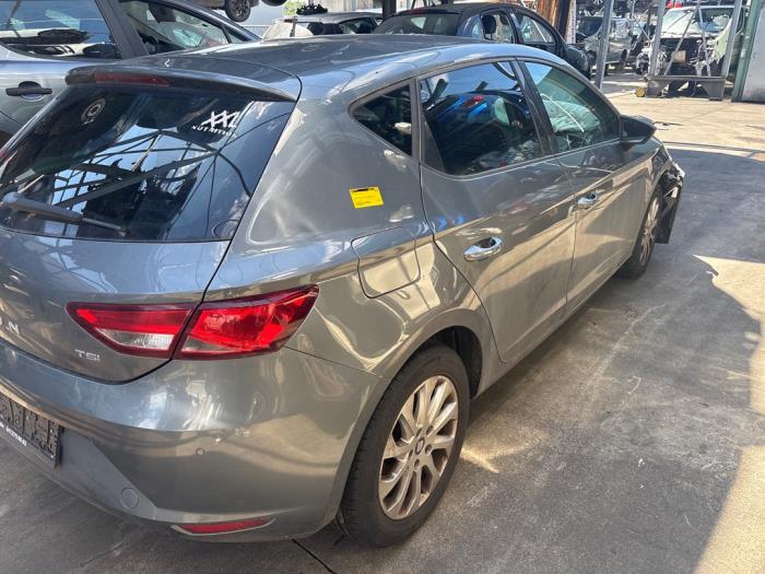 Seat Leon 1.2 TSI Ecomotive 16V Vehículo de desguace (2016, Metálico, Gris)