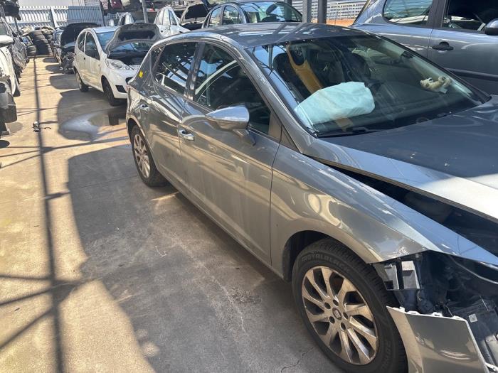 Seat Leon 1.2 TSI Ecomotive 16V Vehículo de desguace (2016, Metálico, Gris)