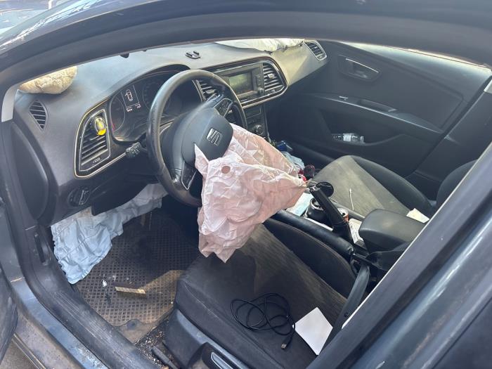 Seat Leon 1.2 TSI Ecomotive 16V Vehículo de desguace (2016, Metálico, Gris)